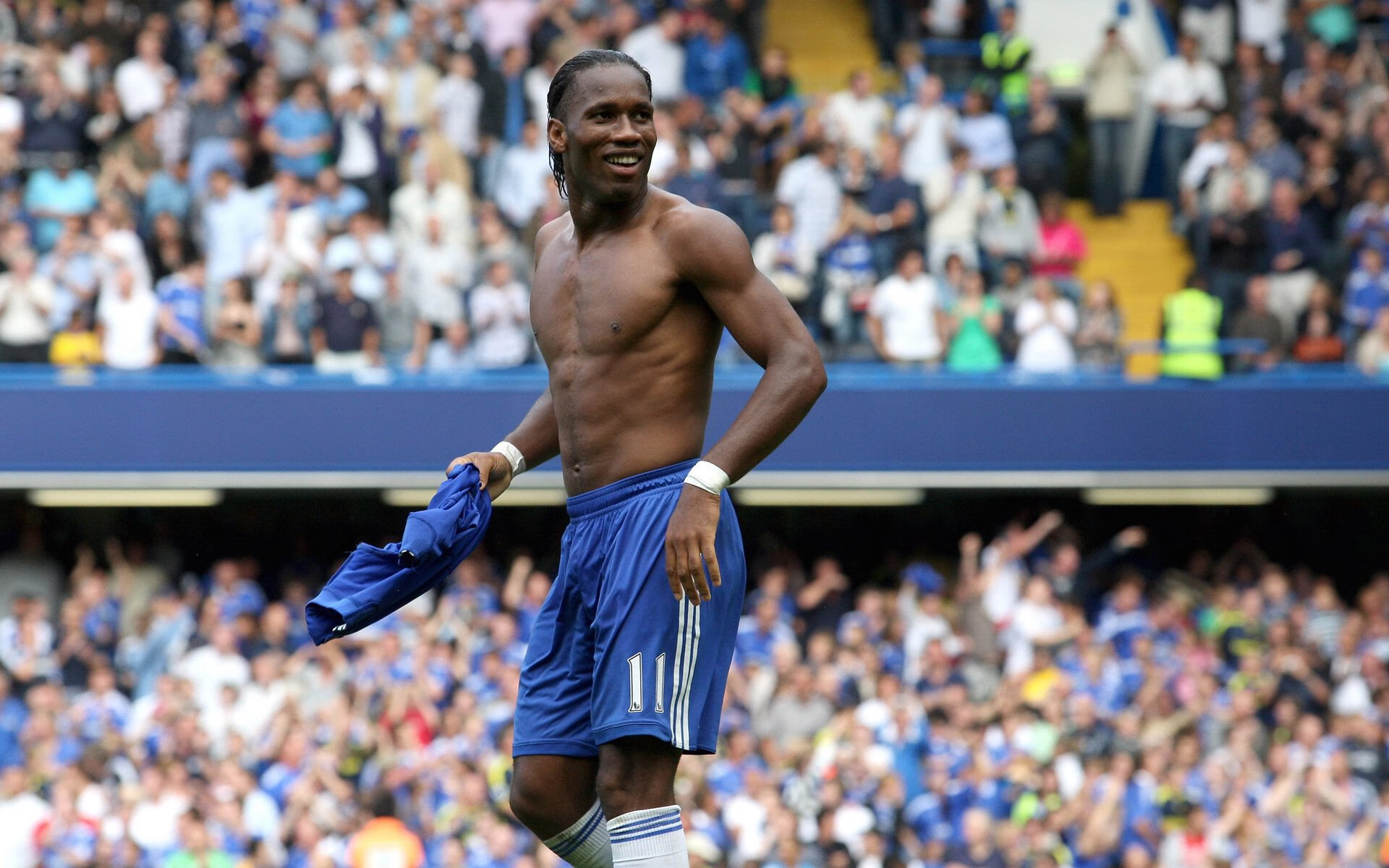 F1街道赛焦点战，当引擎轰鸣遇见绿茵传奇，皇马如何带走苏格兰？