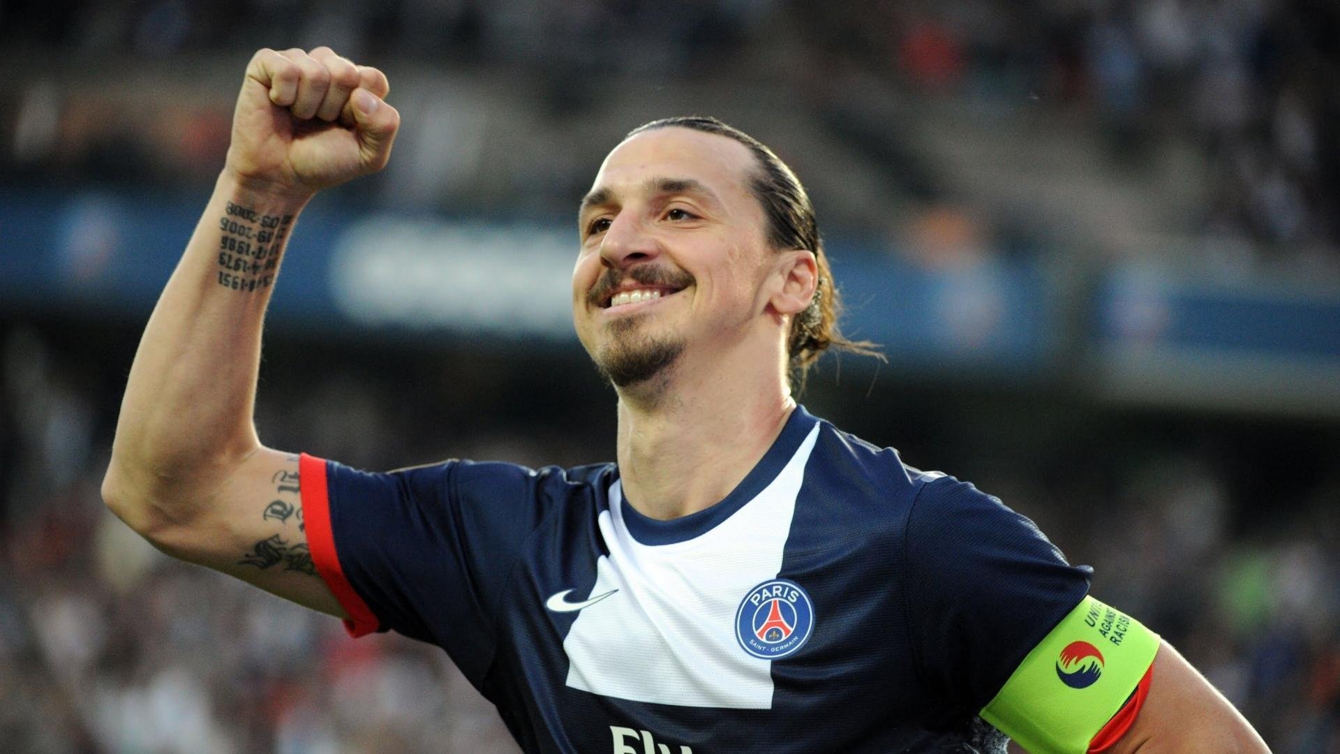 尼斯硬仗取胜阿尔及利亚，阿圭罗成为关键先生，绿茵场上的国家与自我之战