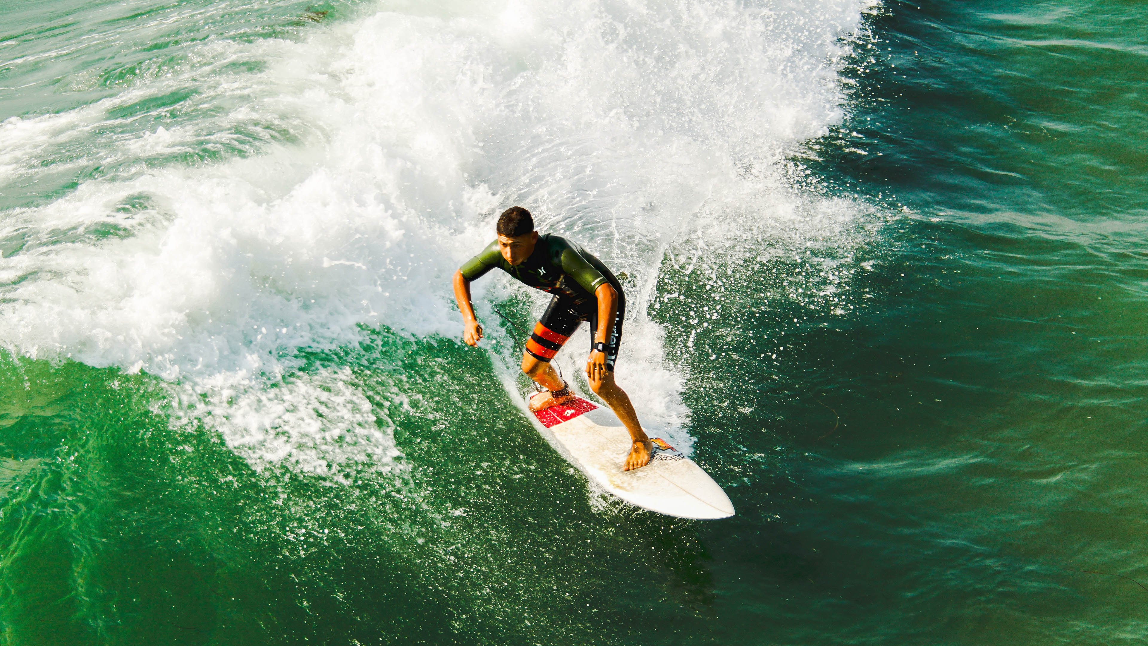 当F1引擎在阿布扎比咆哮,莫兰特在孟菲斯腾空,速度与重力的双重奏